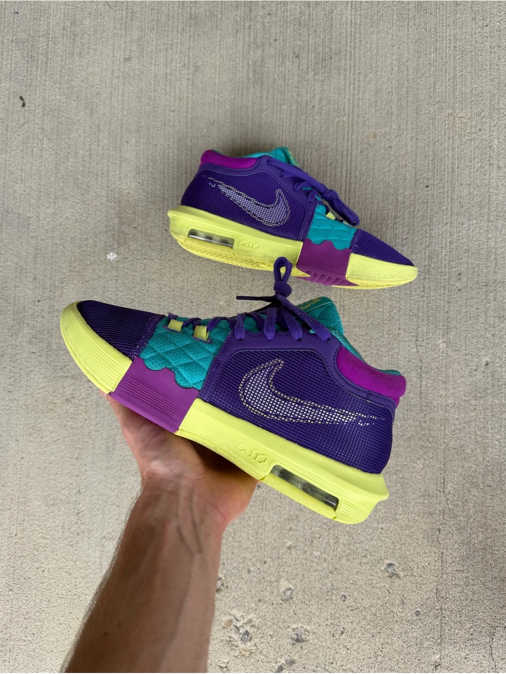 Nike LeBron Witness 8 Field Purple Basketball Shoes FB2239-500 Mens Size 9